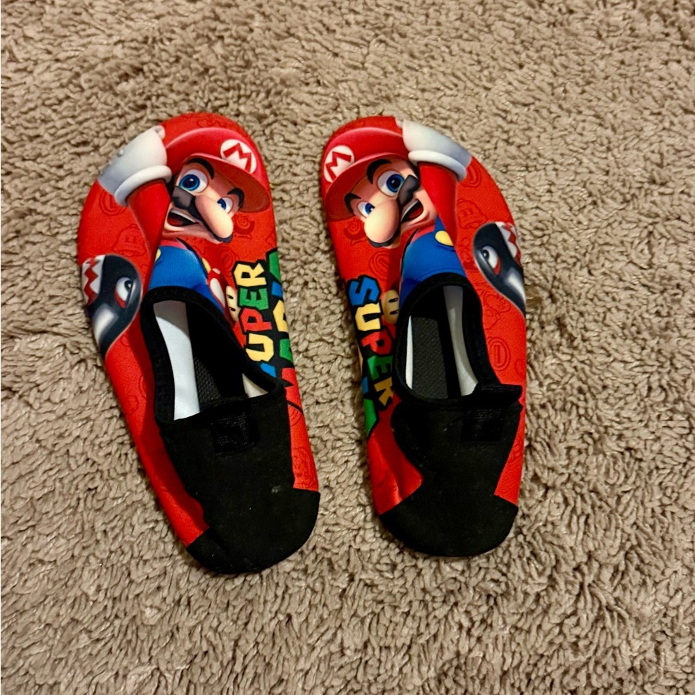 Nintendo Kids One Piece - Red and Black